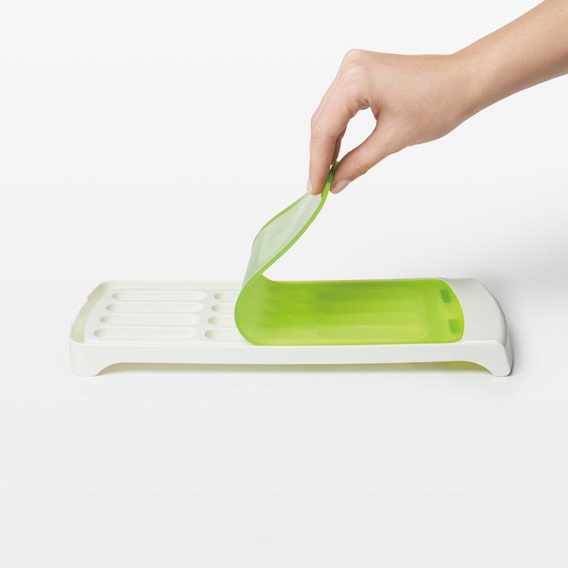 OXO Good Grips No-Spill Ice Stick Tray