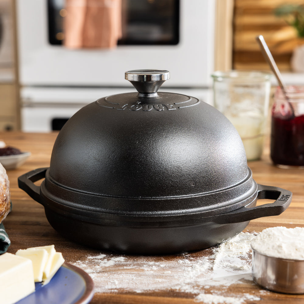Lodge Chef Collection™ Seasoned Cast Iron Bread Oven