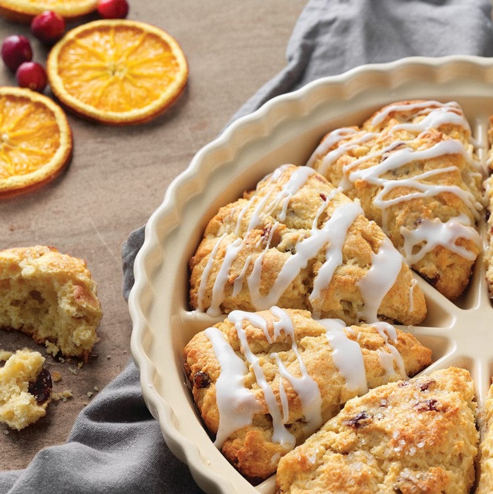 https://kitchenandcompany.com/cdn/shop/files/king-arthur-flour-king-arthur-flour-cranberry-orange-scone-mix-20627-34878379294880_1200x.jpg?v=1697234497