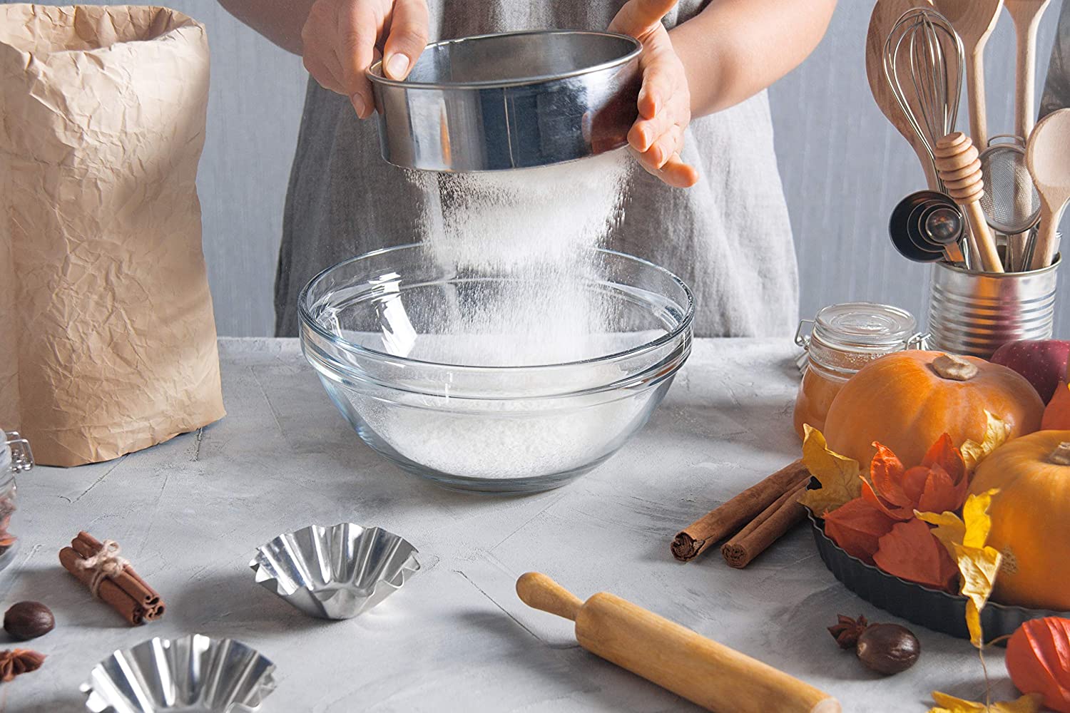 3 cup Crank Flour Sifter - Whisk